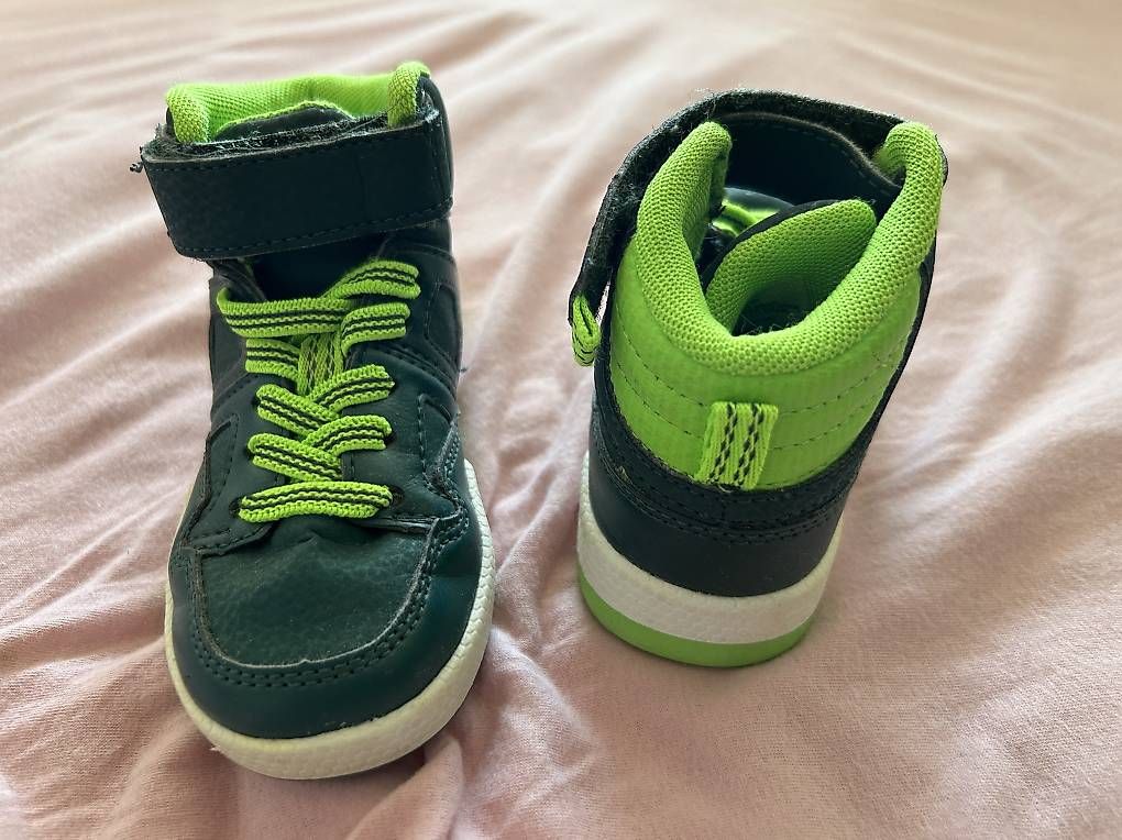 Scarpe per ragazzi: Schuhe Grösse 24 – Usato da Sarmenstorf venduto da ramoeneli