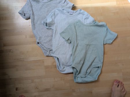 3x Kurzarmbodys Gr. 98/104