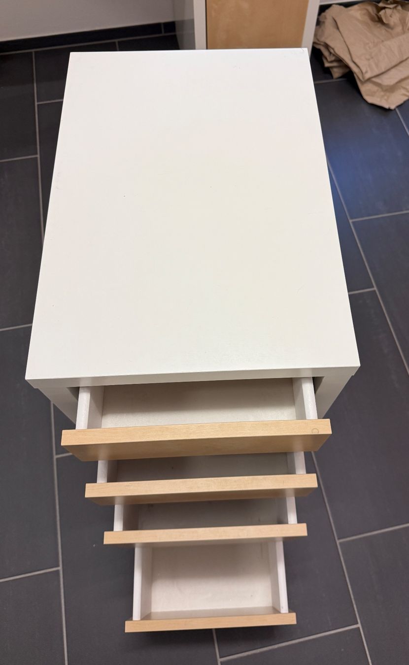Ikea Banconi: Ikea Rollcontainer / Korpus – Usato da Wiesendangen venduto da Fastwi 2