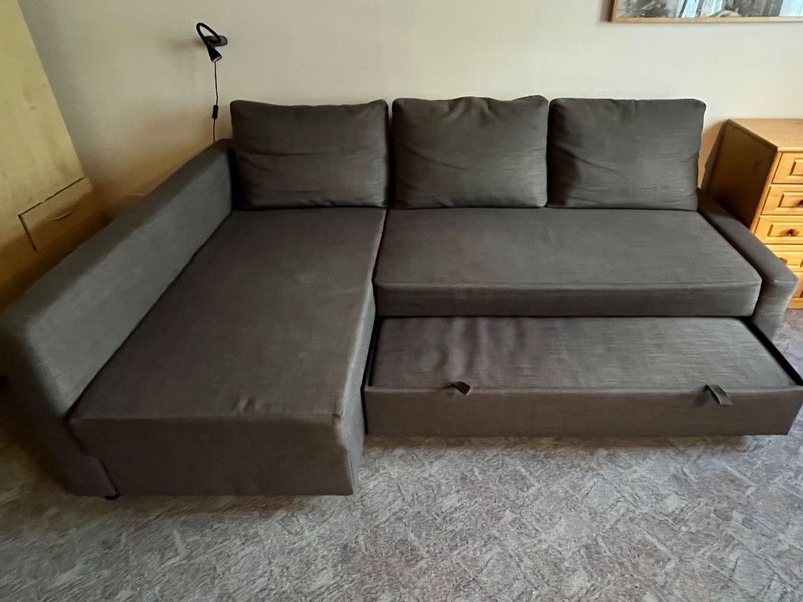 Ikea Divani: Ecksofa mit Bettfunktion und Stauraum dunkelgrau – Usato da Bönigen venduto da waremama 2