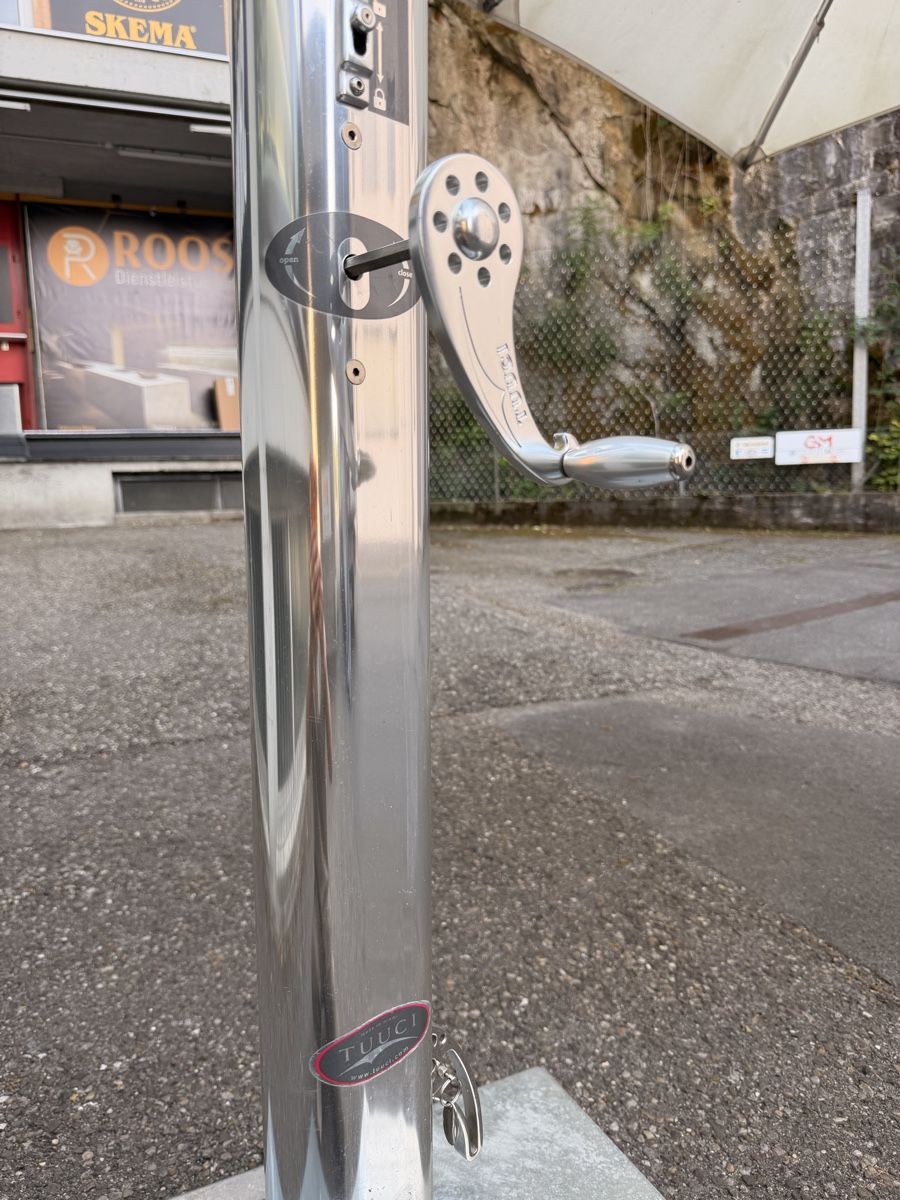 Sonnenschirme: Tucci Schirm 300/300 mit Sockel – Gebraucht aus Luzern von Emelie77