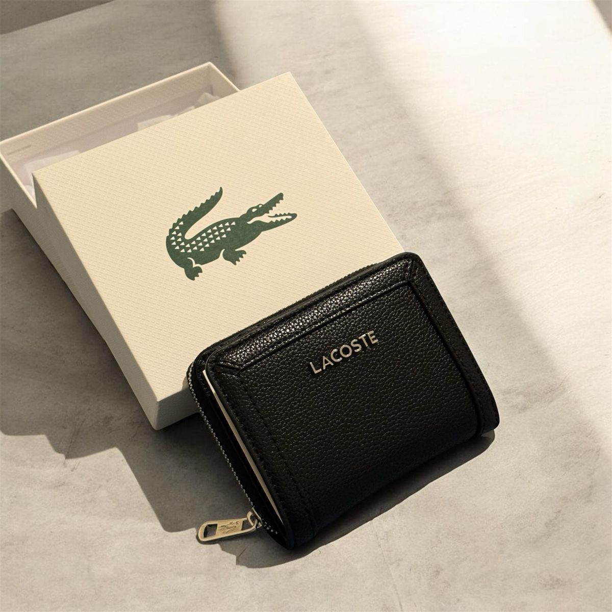 Lacoste Portamonete: Porte monnaie Lacoste – Nuovo e nell'imballaggio originale da Châtel-St-Denis venduto da Montclair_Swiss