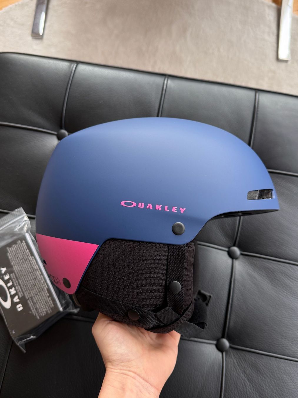 Oakley Caschi: Oakley mod1 Pro Ski helm neu/unbenutzt – Nuovo e nell'imballaggio originale da Zürich venduto da giovaski 1