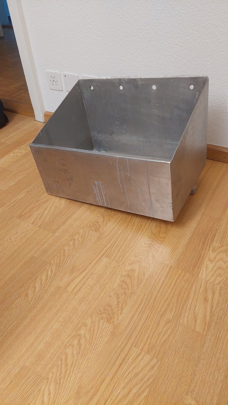 Lavabi & lavandini: Wassertrog für Wandmontage mit Ablauf  – Usato da Arisdorf venduto da GoodJoice