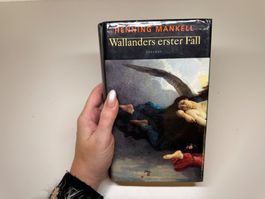 ROMAN: Henning Mankell, Wallanders erster Fall