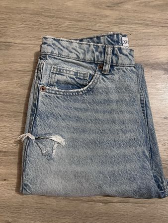 Jean Zara à trou taille 38