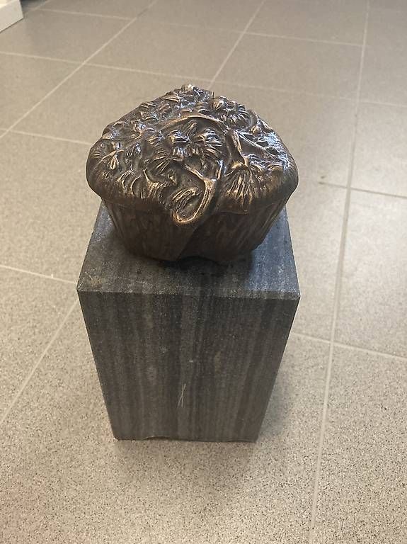 Pierres & tuiles: Weihwasser Behälter auf Granitblock – D'occasion à Staad SG par gab_7dr9 4