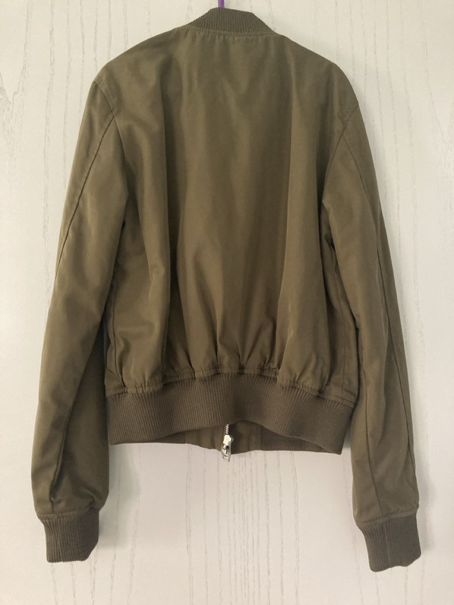 Bershka Vestes: Olivgrüne Bomberjacke – D'occasion à Fislisbach par secondhandF 2