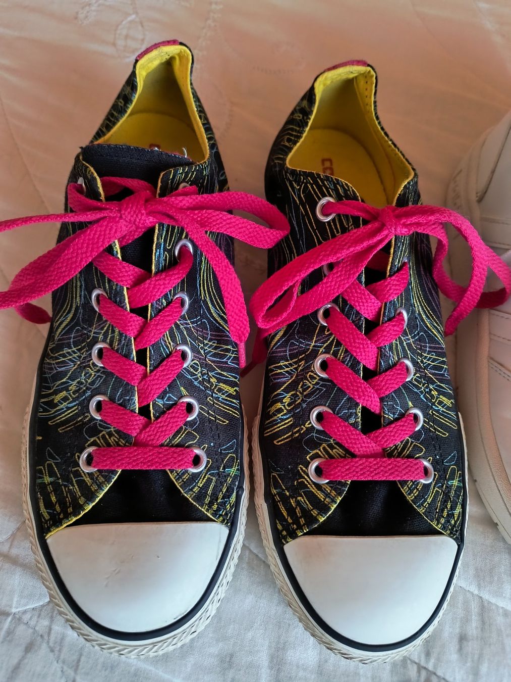 Adidas Chaussures femmes: 4 Paar Mädchen / Damen Schuhe Gr. 37 ab Fr 1.- – D'occasion à Neuhausen am Rheinfall par VALAMA 3