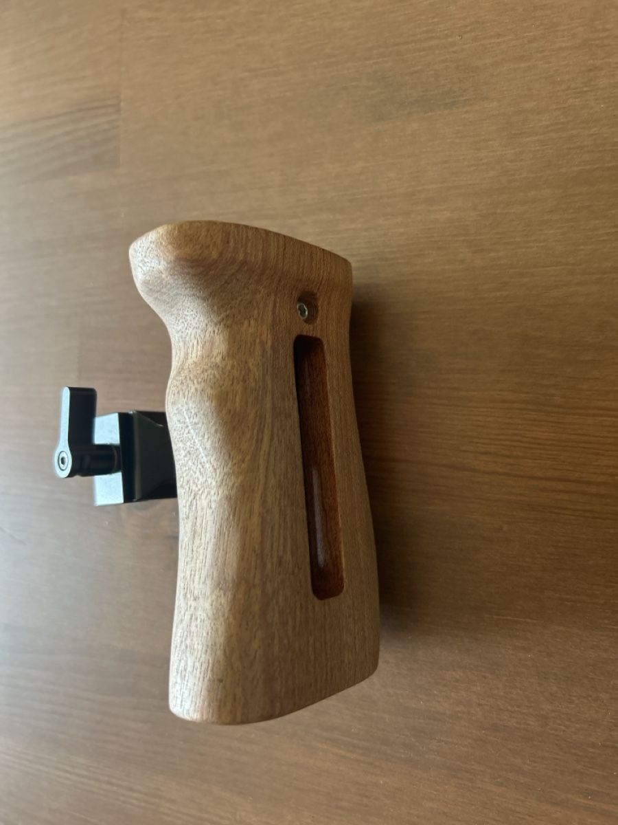 Smallrig Autres accessoires: SmallRig Holzhandgriff gebraucht – D'occasion à Ormalingen par Brid512 2