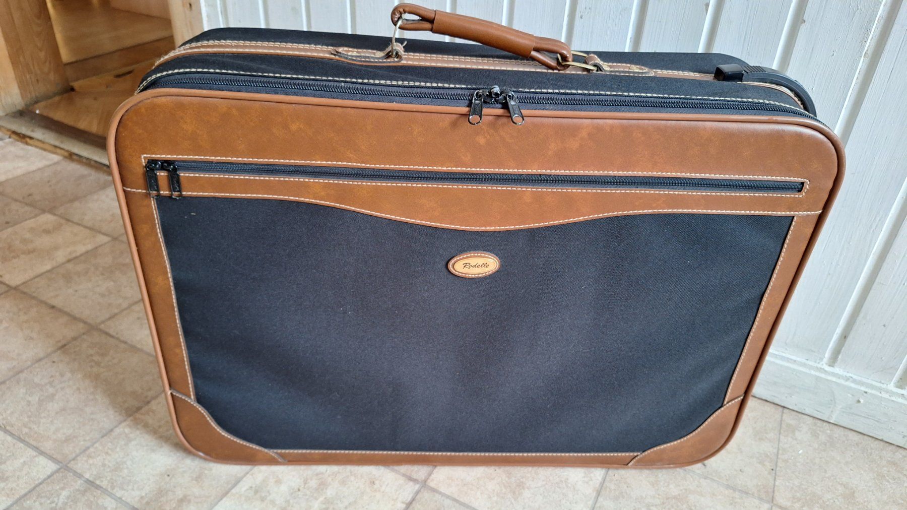 Valigie: Reise- Koffer , "Rondell" blau /braun ,2 Rollen – Usato da Dornach venduto da majo8689