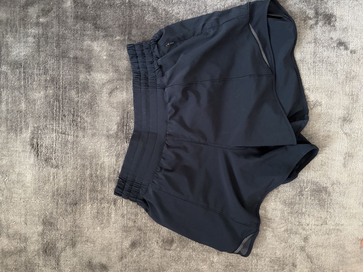 Lululemon Pantaloni: Lulu lemon running shorts – Usato da Sevelen venduto da sarah_selina 1