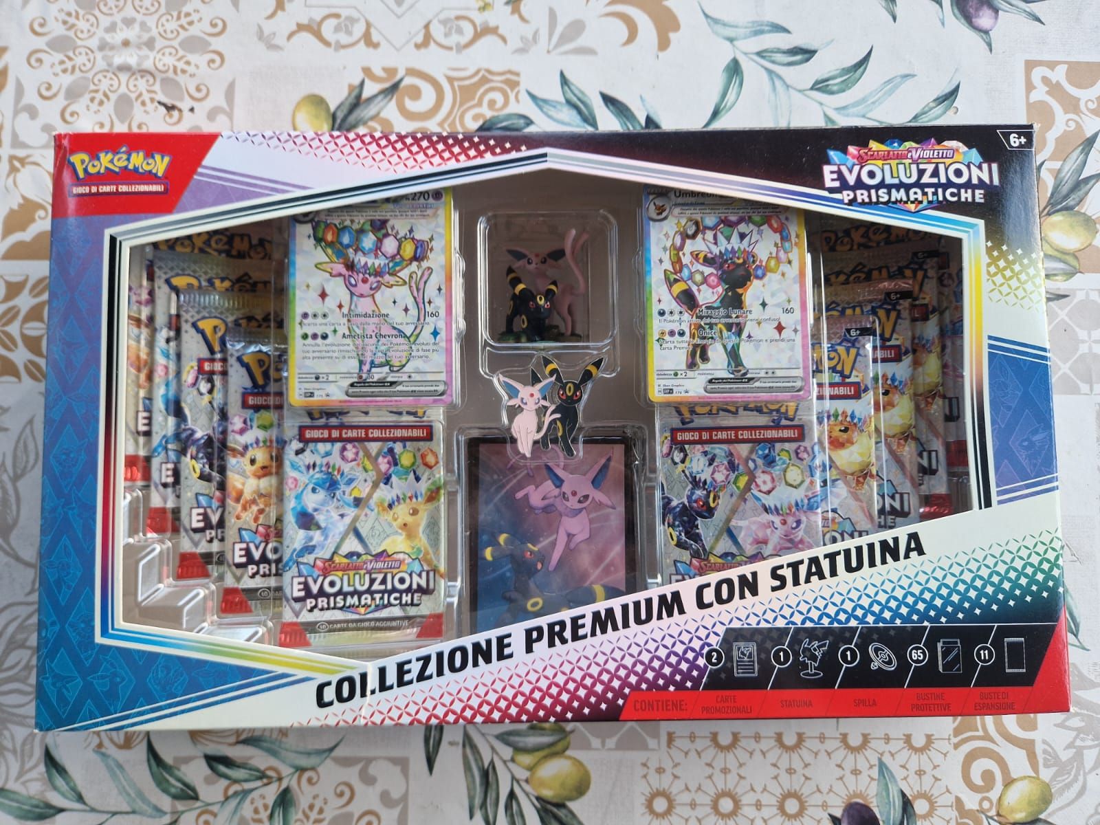 Pokémon Sammelbilder & Trading cards: Pokemon -Prismatic Evolutions Premium Figure Collection Box – Neu und originalverpackt aus Lostallo von cha_lx5j
