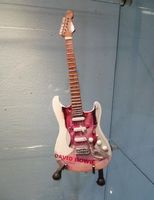 DAVID BOWIE Modell Gitarre, H.26cm, Holz, HandWerk, Unikat!