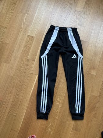 Adidas Hosen Gr. 140