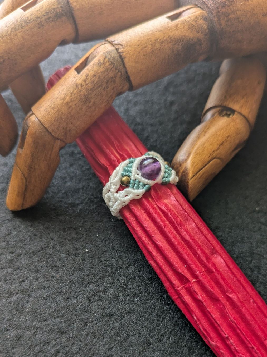 Bagues: handgemachter Makramee Ring mit Amethyst – Neuf (Voir description) à Pfäffikon ZH par Emporos_42 1