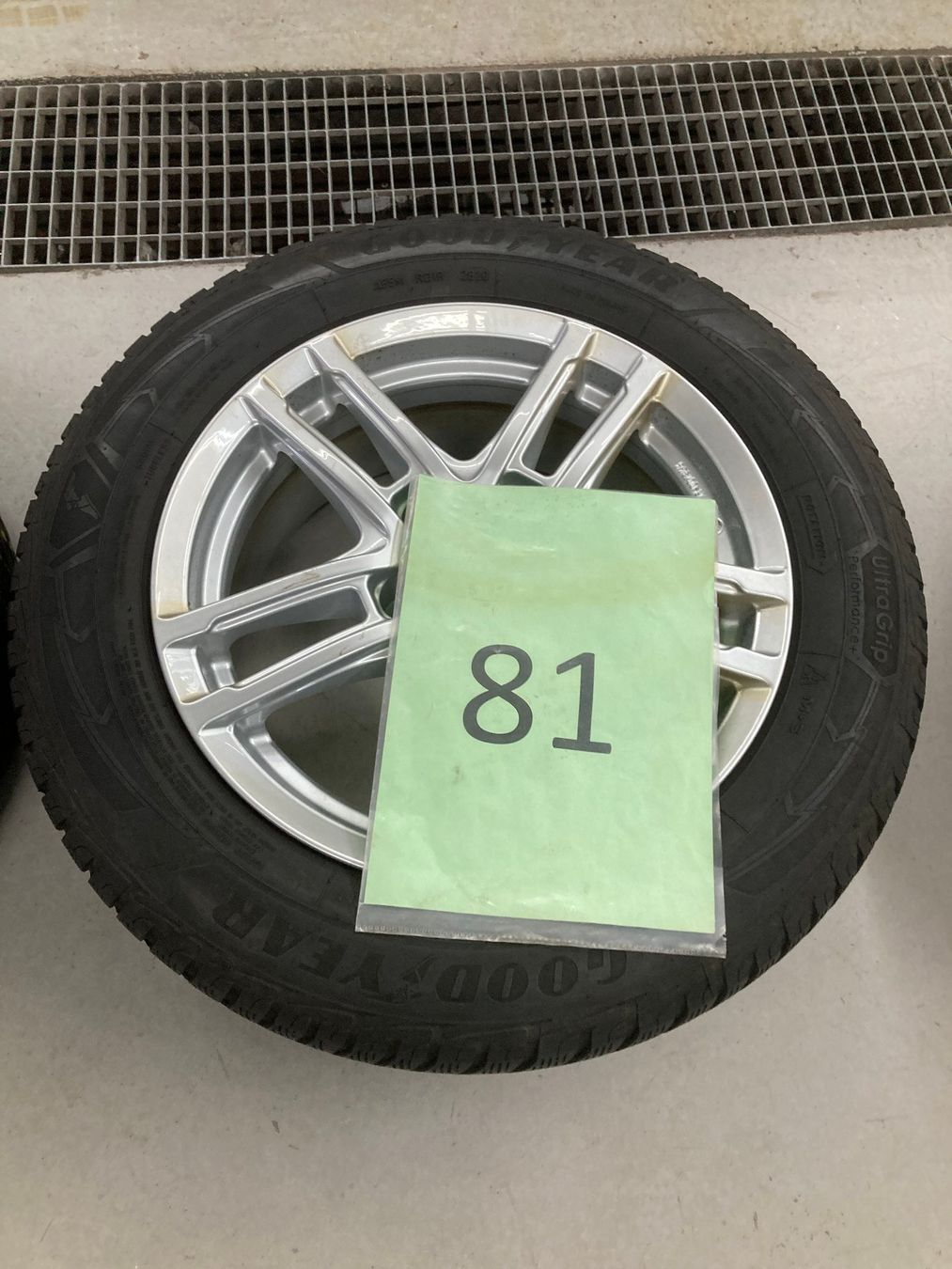 Volvo Pneumatici & Ruote complete: Volvo V60 Winterräder 215/60R16 – Usato da Cham venduto da WB2223 9