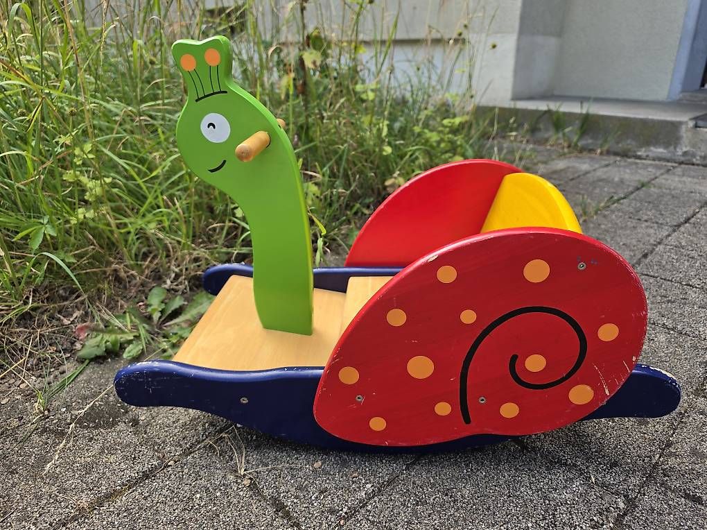 Sonstige Gartenschaukeln: Holz-Schaukelschnecke farbig – Gebraucht aus Staufen von mar_wf6r