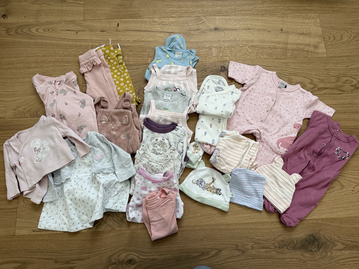 Lotti & Set di vestiti: Mädechen Kleider Gr. 50/56 – Usato da Niederbuchsiten venduto da lau_yqx7