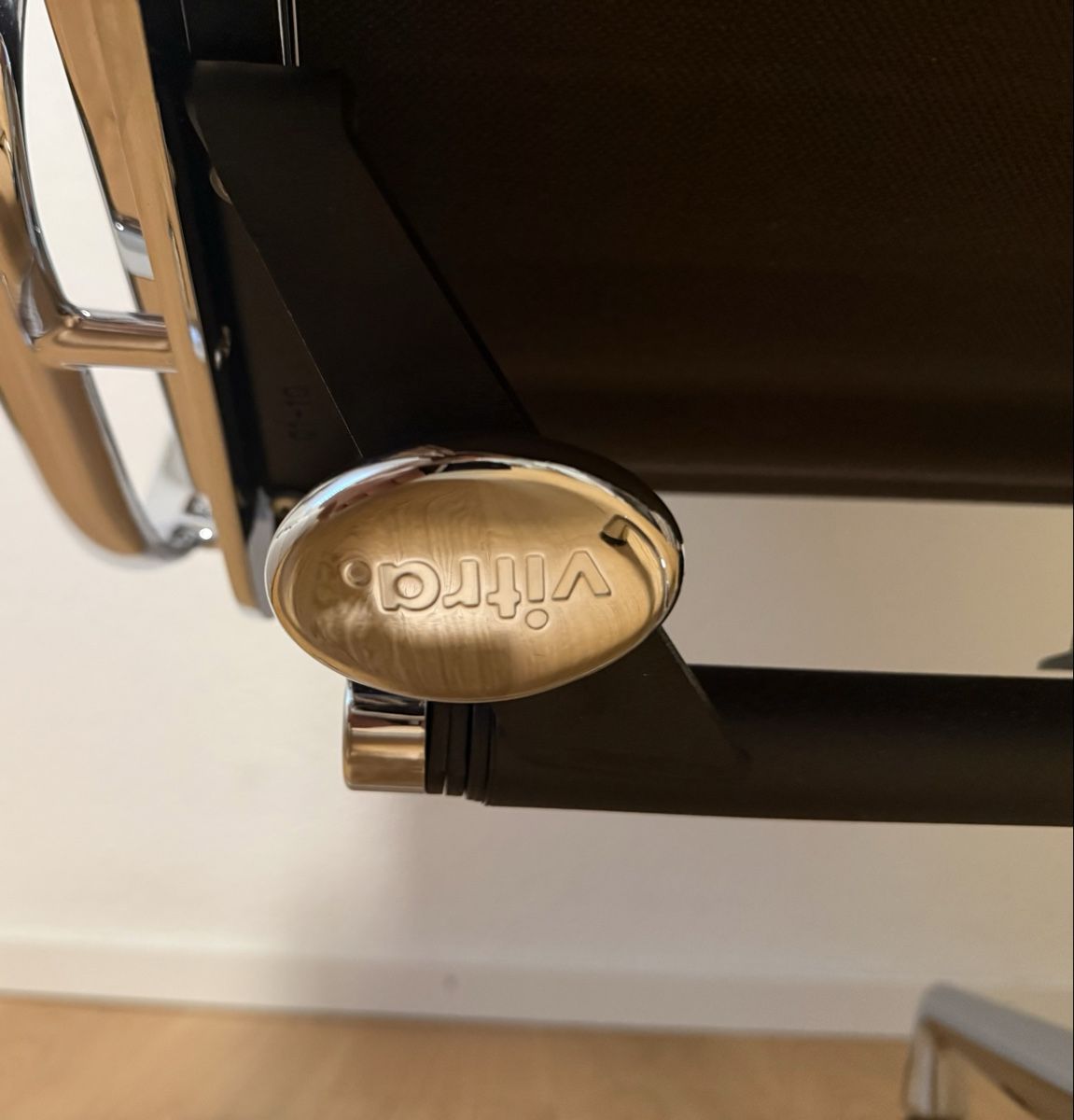 Vitra Poltrone: Vitra EA124 Aluminium Chair – Usato da Embrach venduto da ale_x8qw 3