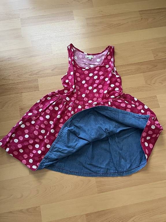 Vestiti & Gonne: Schöne Mädchenkleidung 122/128 – Usato da Erlinsbach SO venduto da SmilingTiki 4