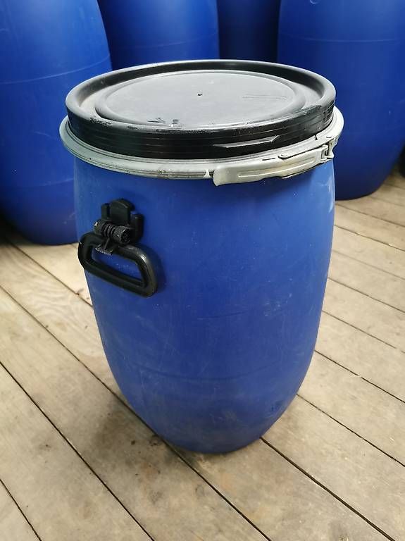Sonstiges Fahrzeugzubehör: Fût plastiques 60L - 7 pièces. – Gebraucht aus St-Aubin FR von sme_nw6w