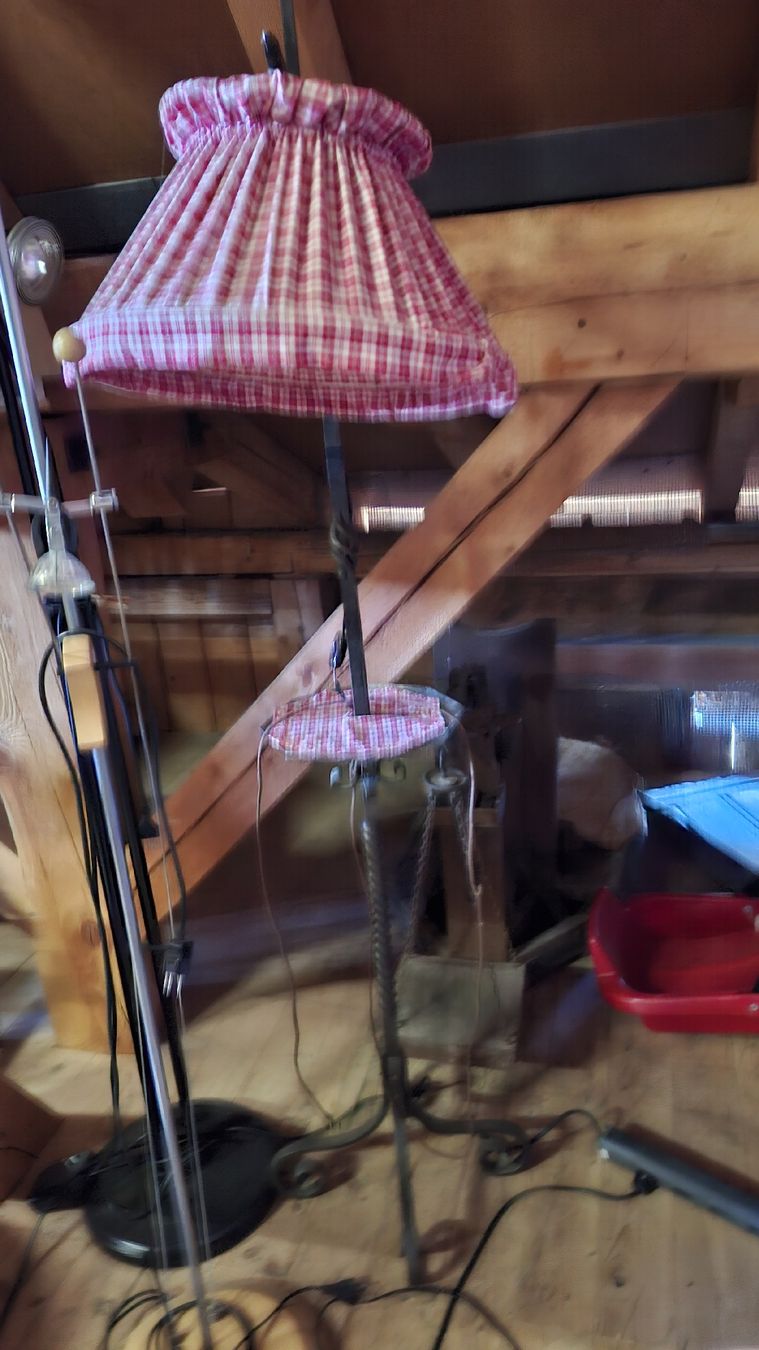 Lampade: Stehlampe rustikal rot kariert gebraucht – Usato da Wittenbach venduto da ValentinaG