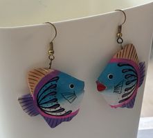 Ohrringe: bunte Fische aus Holz - ein echter Hingucker
