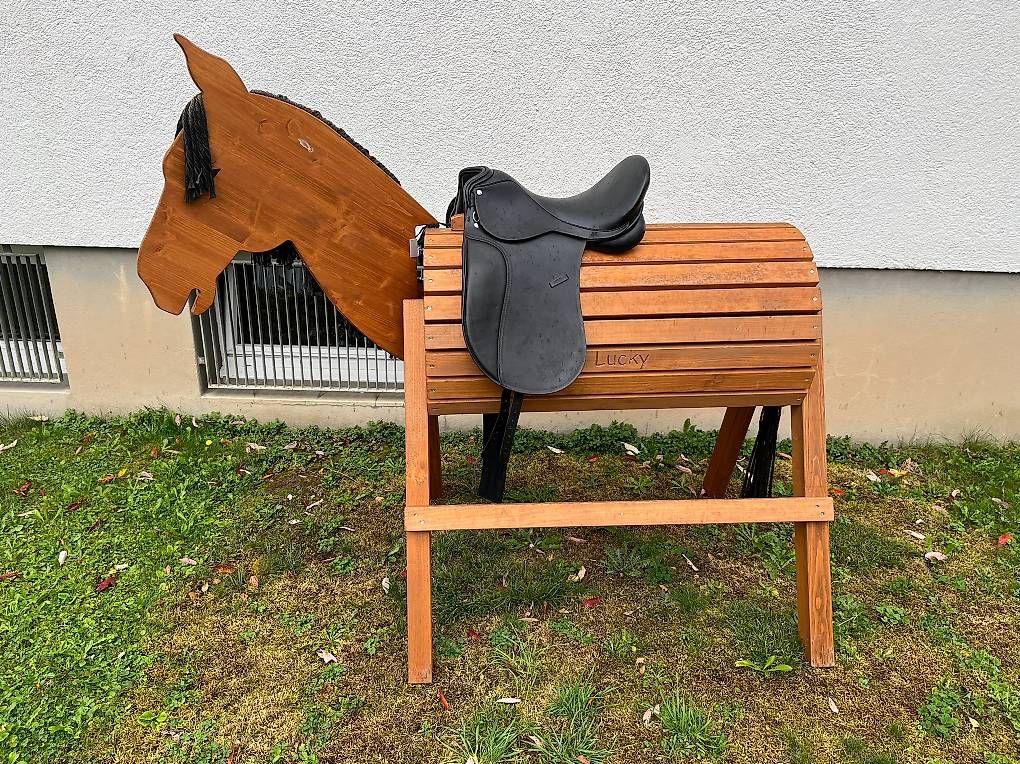 Articoli in legno: Holzpferd ohne Ledersattel – Usato da Wattwil venduto da Gpunto 1