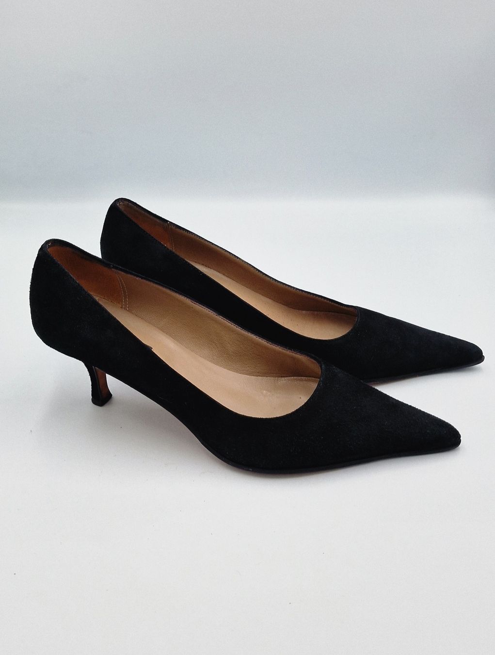 Navyboot Scarpe da donna: Elegante Navyboot Wildleder Pumps, Schwarz, Grösse 38 – Usato da Affeltrangen venduto da Szafaoli