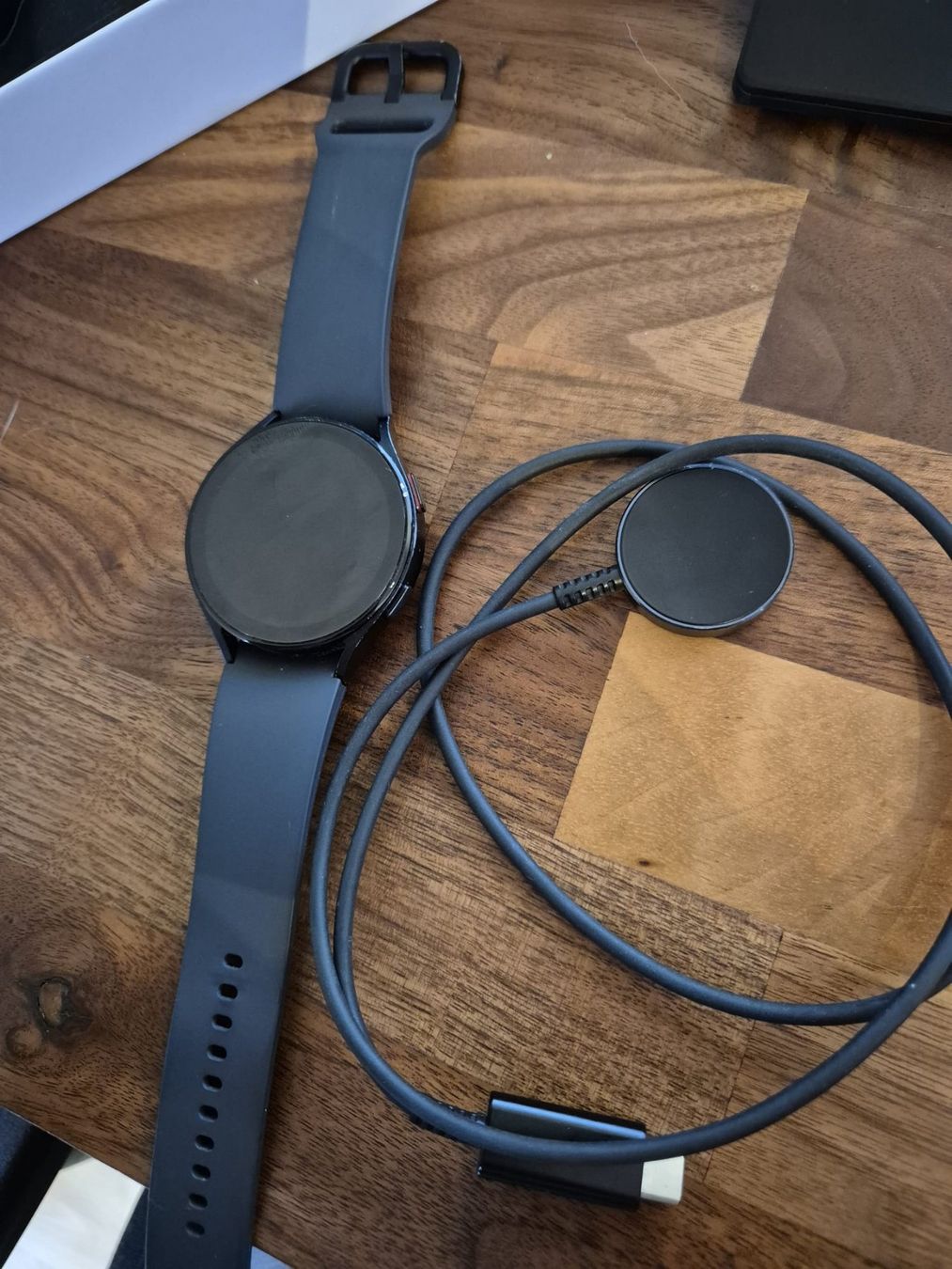 Samsung Smartwatch: Samsung Galaxy Watch 5 44MM LTE Graphite – Usato da Aefligen venduto da Laurent_Woods 2