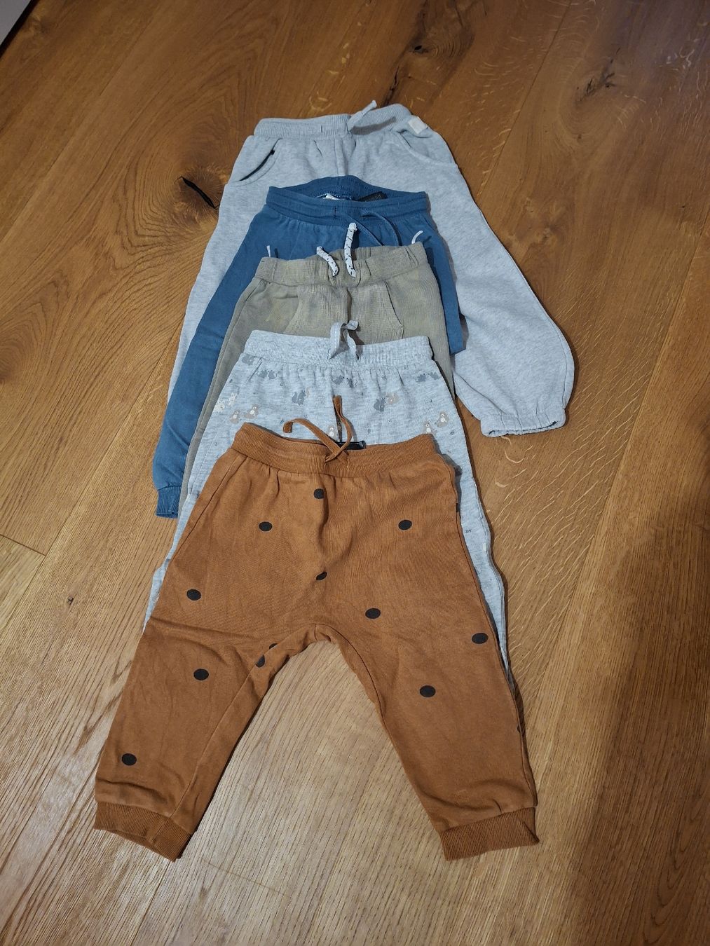 Kleiderpakete & -sets: 5 Pantaloni training - taglia 86 – Gebraucht aus Broglio von audina83