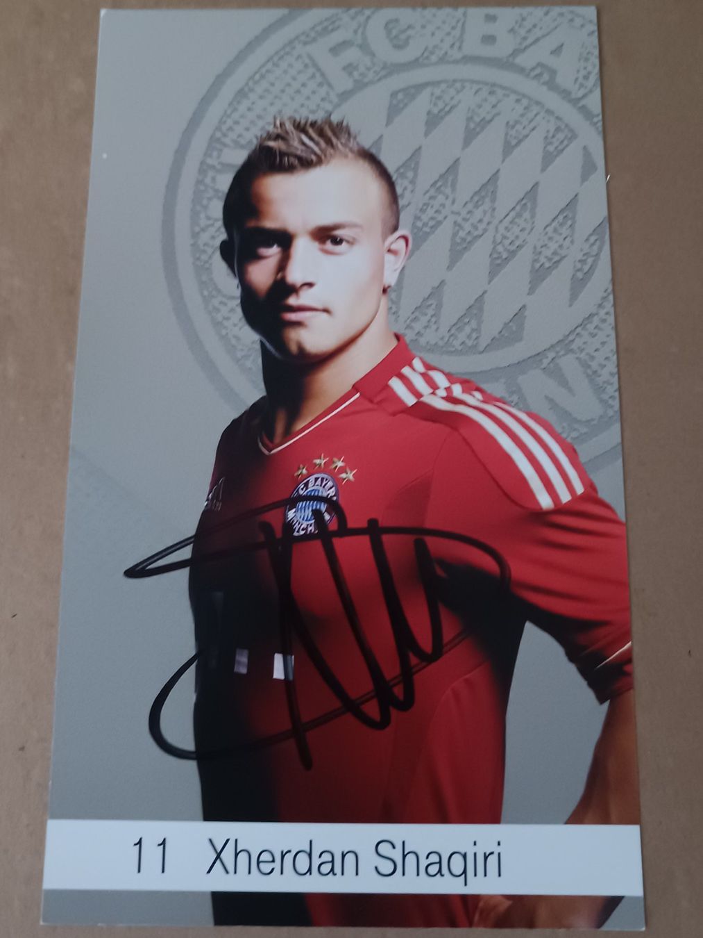 Autografi: Xherdan Shaqiri -  original Autogramm – Usato da Menziken venduto da Artographs