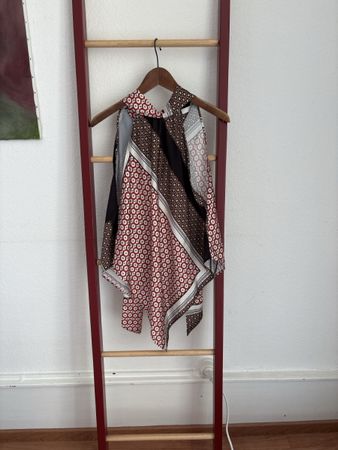 Top donna fantasia geometrica seta nuovo