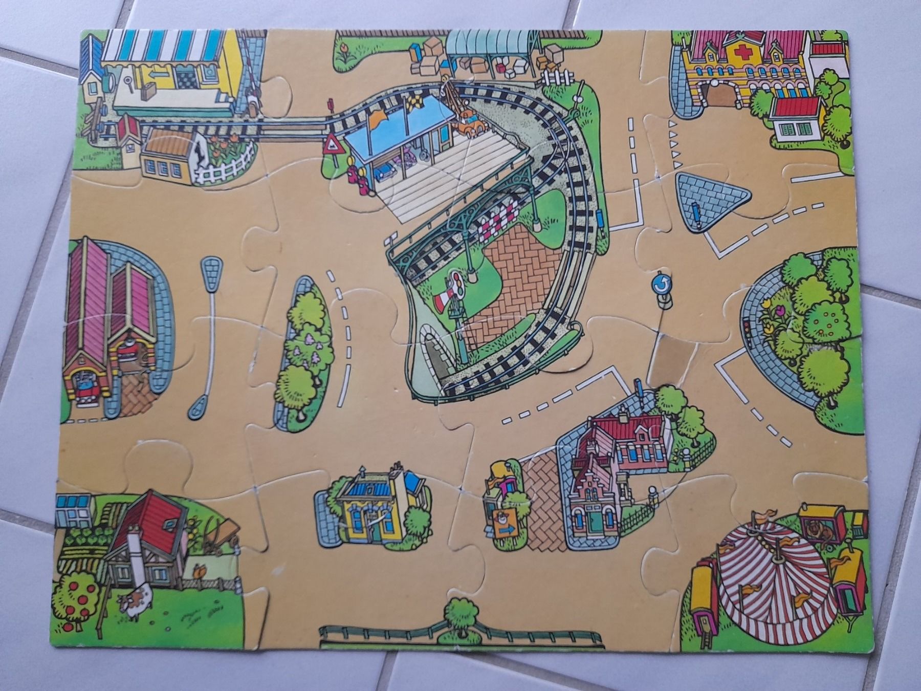 Puzzle: Riesenpuzzle, 16 teilig, 47x60 cm – Usato da Eiken venduto da Lashar