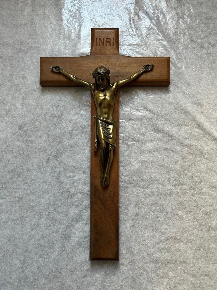 Statuette: Massives Holzkreuz mit Messing Jesus – Usato da Zürich venduto da TinyColors