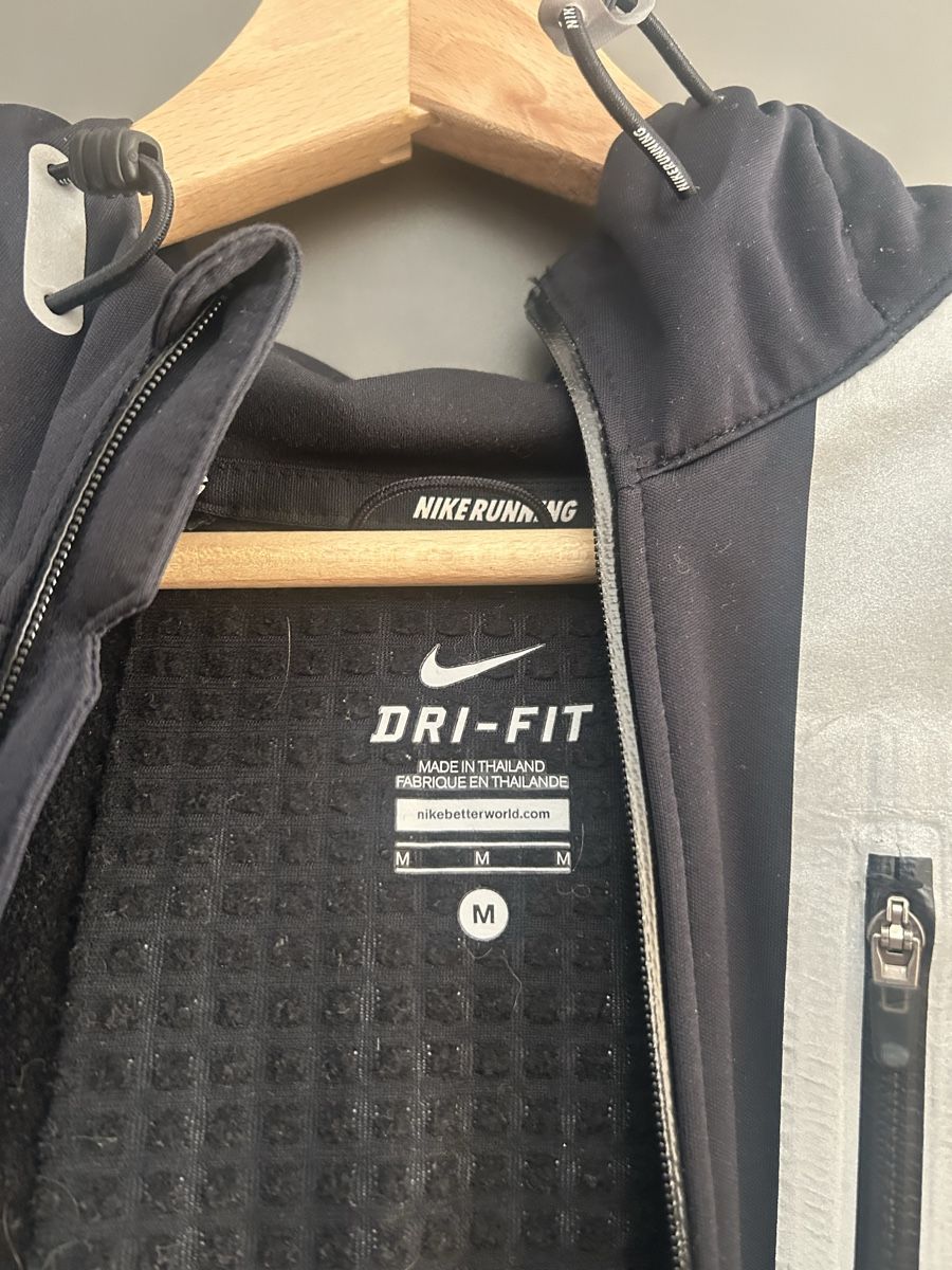 Nike Giacche: Nike running jacket – Usato da Zürich venduto da Kcampos 2