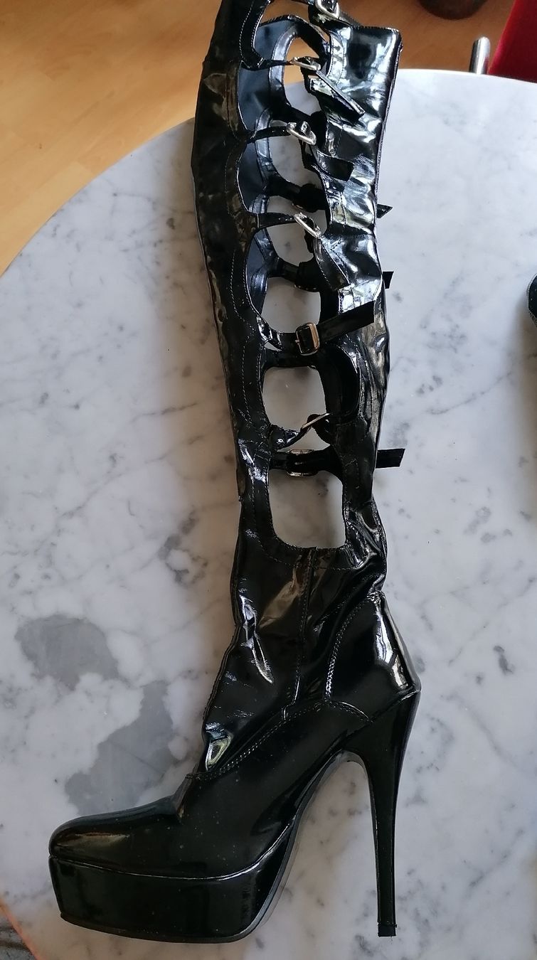 Scarpe da uomo: LACKSTIEFEL GRÖSSE 38 WENIG GETRAGEN – Usato da Pratteln venduto da ThereseZ 2