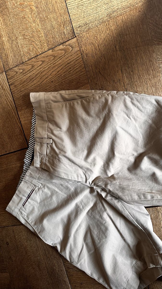 Tommy Hilfiger Pantaloni: Tommy Hilfiger Short Gr 32 – Nuovo (secondo la descrizione) da Basel venduto da aym_9yvr 6