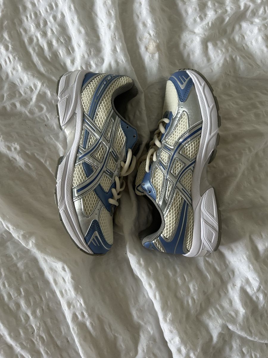 Asics Scarpe da donna: Hellblaue/silberne ASICS Gel-1130 Turnschuhe – Nuovo e nell'imballaggio originale da Wil SG venduto da zoe_wx2s