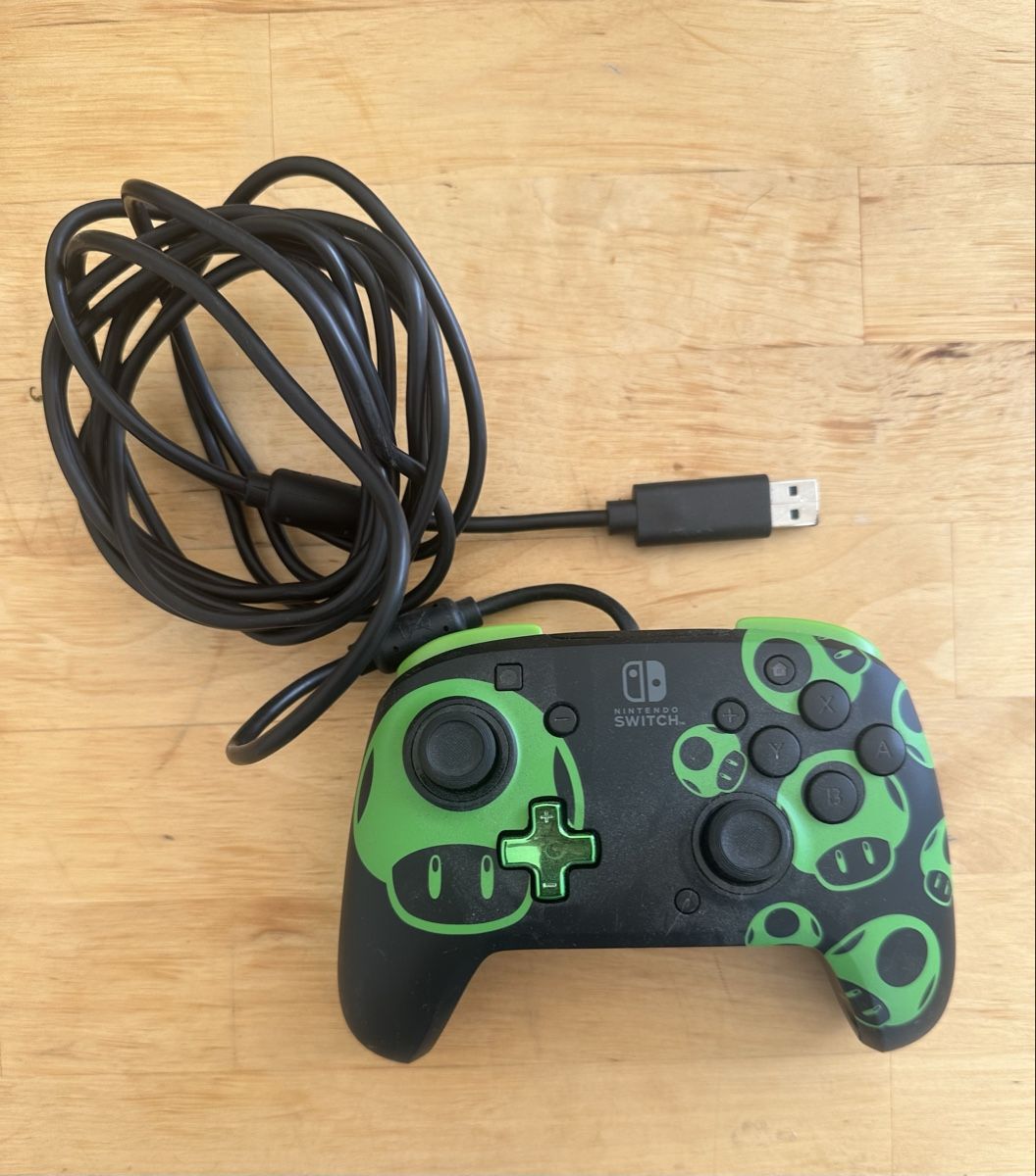 Controller: Wired Controller Nintendo Switch Mario Design – Gebraucht aus Gutenswil von 333_ssx8