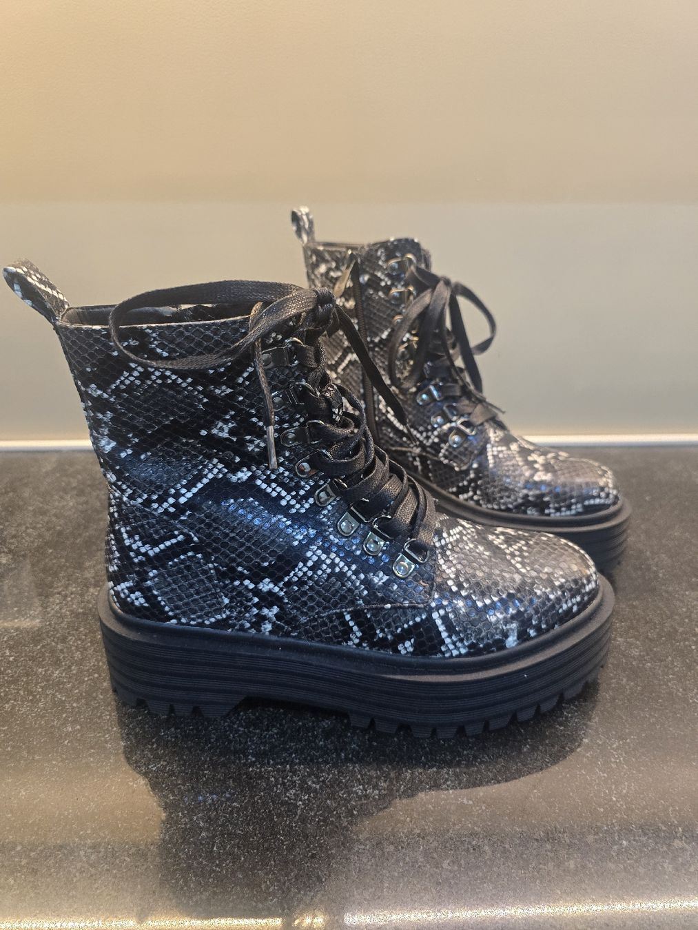 Scarpe da donna: Raid Boots in Grösse 37 - NEU – Nuovo (secondo la descrizione) da Hägglingen venduto da Raff_Ella 1