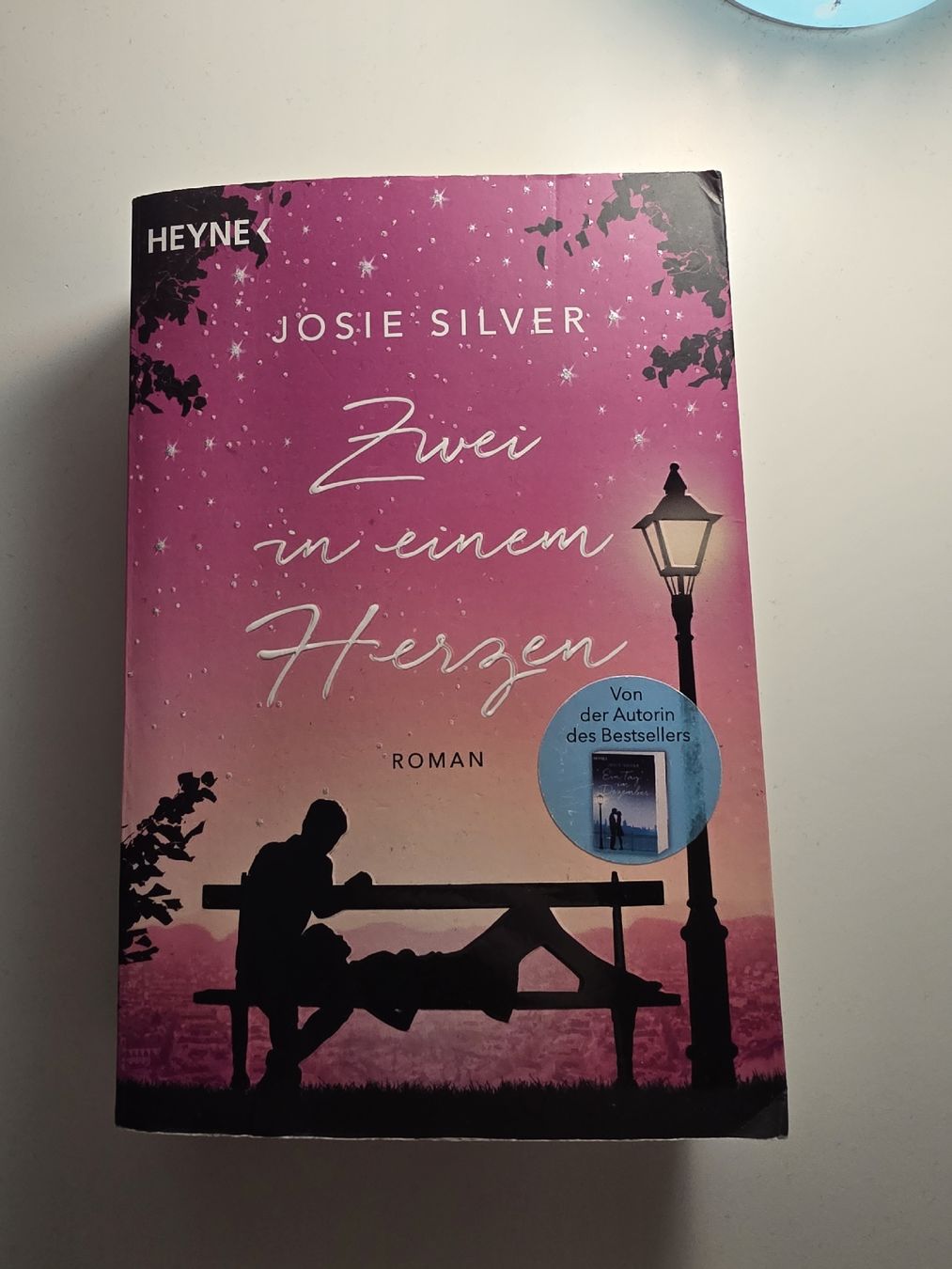 Libri: Zwei in einem Herzen – Usato da Muri AG venduto da ramitravel1