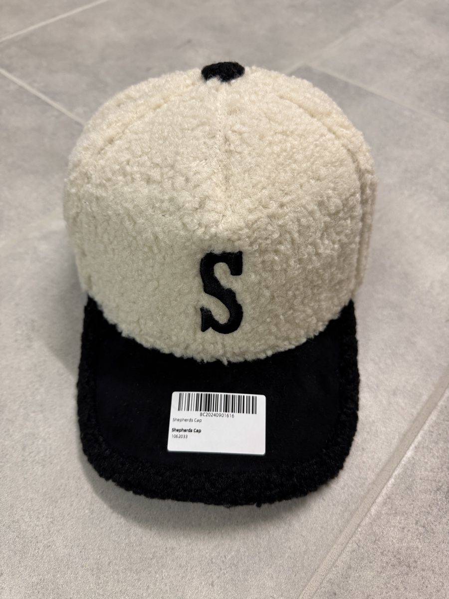 Copricapi, berretti & cappellini: 4 Snapback Caps - Winter & Stoff Caps – Nuovo (secondo la descrizione) da Fislisbach venduto da an2an 2