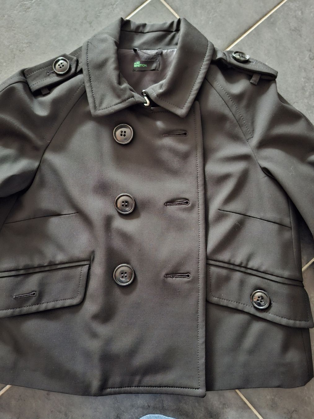 Benetton Giacche: Schwarze Kurzjacke – Nuovo (secondo la descrizione) da Hombrechtikon venduto da hom_jp68 1