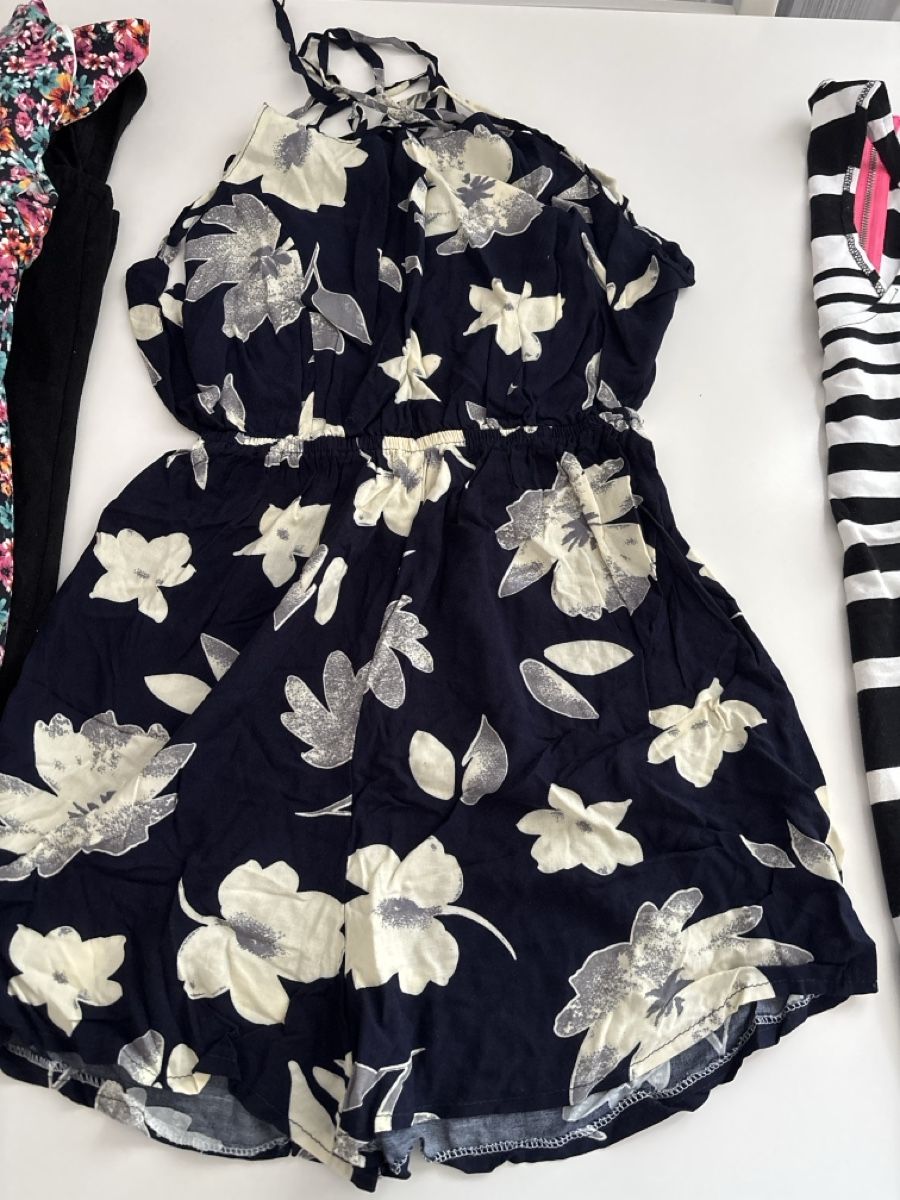 Lotti di vestiti: Sommerkleider S – Usato da Zürich venduto da fllanza01 2