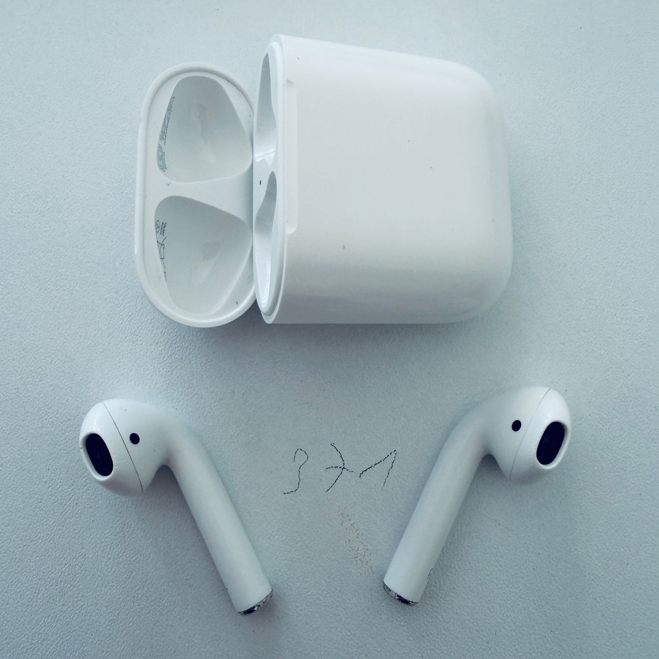 Apple Cuffie: Original Apple AirPods 2 Gen. Wireless Kopfhörer & Case – Usato da Basel venduto da MY.AIRPODS.SHOP 2