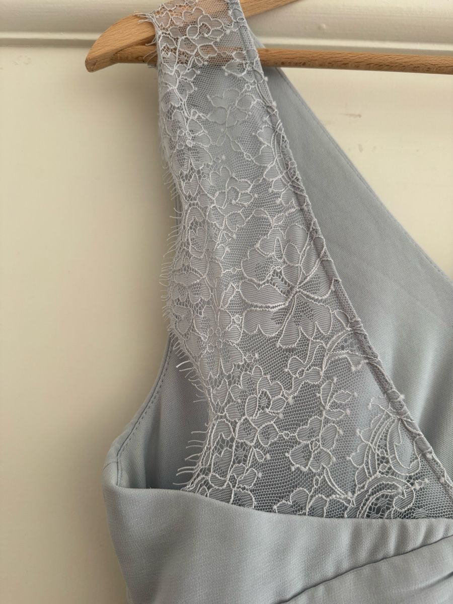 Robes: Langes Kleid hellblau Grösse S Spitze V-Ausschnitt – D'occasion à Basel par sii_sws2 2