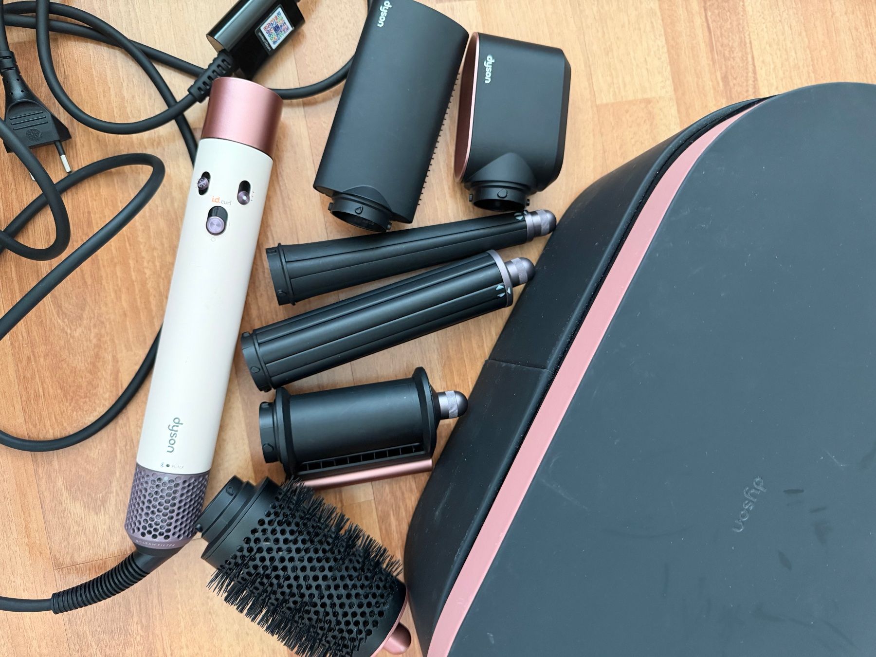 Dyson Sèche-cheveux: Dyson Airwrap Complete Styler – Neuf (Voir description) à Arbon par lea_h6r7 1