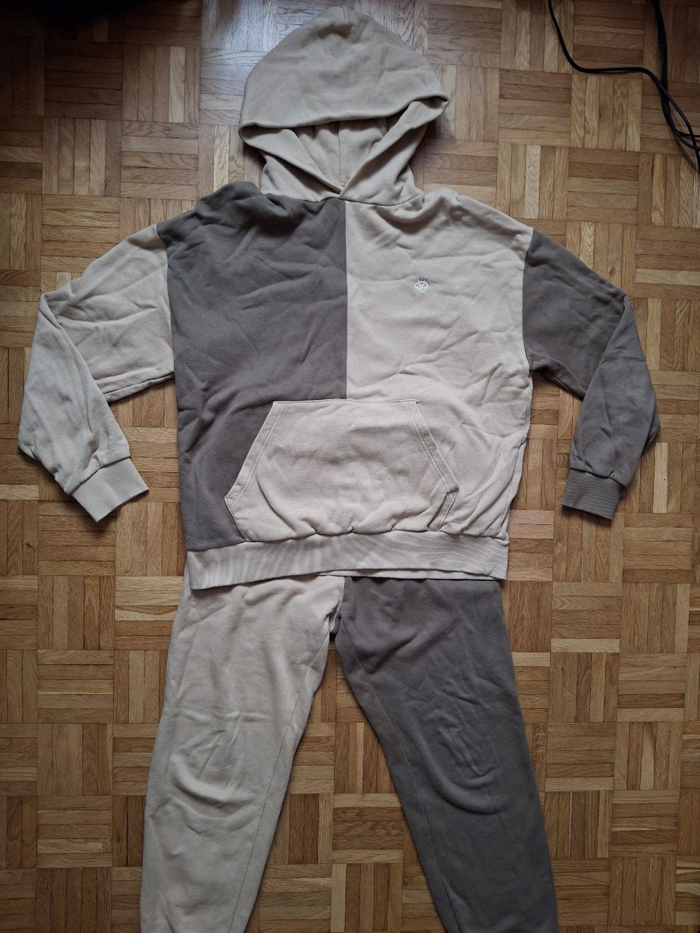 Lotti di vestiti: Ensemble jogging Visionnaire bicolore beige marron taille M – Nuovo (secondo la descrizione) da La Tour-de-Peilz venduto da AliciaaG